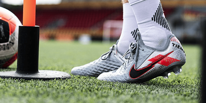 کفش فوتبال نایک اصل