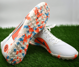 Small stock men's soccer shoes